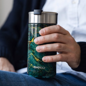 Quokka Boost Coffee Tumbler nerūsējošā tērauda termokrūze ar sietiņu, 400 ml, Zaļais akmens
