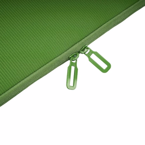 Tucano Colore2 neoprēna klēpjdatora apvalks 13 collu MacBook Air (M5/M4/M3/M2/M1, 2026–2018), 13 collu MacBook Pro un 12 collu klēpjdatoriem, zaļš