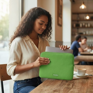 Tucano Colore2 neoprēna klēpjdatora apvalks 13 collu MacBook Air (M5/M4/M3/M2/M1, 2026–2018), 13 collu MacBook Pro un 12 collu klēpjdatoriem, zaļš