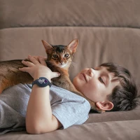 AirTag vāciņš silikona rokassprādze bērniem - Tumši zils ar astronautu