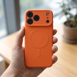 Silikona Mag Cover maciņš modelim iPhone 17 Pro Max / 18 Pro Max, saderīgs ar MagSafe ar kameras aizsardzību – oranžs