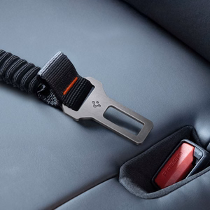 SPIGEN PS100 UNIVERSAL CAR SEAT BELT HOLDER FOR PETS melns