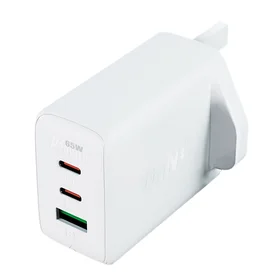 Acefast GaN 65W lādētājs ar 3 pieslēgvietām (1xUSB, 2xUSB C PD) ar Lielbritānijas spraudni - balts (A44)