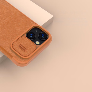 Nillkin Qin ādas apvalks iPhone 14 Plus ar kameras vāciņu un maciņu melns