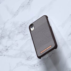 Nordic Elements Saeson Idun Pattern 1 vāciņš ierīcei iPhone XR, tumši brūns