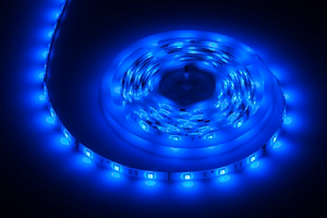 Apgaismojuma komplekts ar 5050 SMD LED lenti (150 LED), barošanas bloku un krāsu kontrolieri