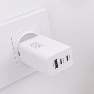 Maxlife MXTC-08-65ACC PD QC lādētājs 2x USB-C 1x USB 65W balts