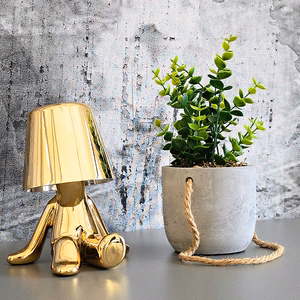Nakts lampa Golden Man dizains D