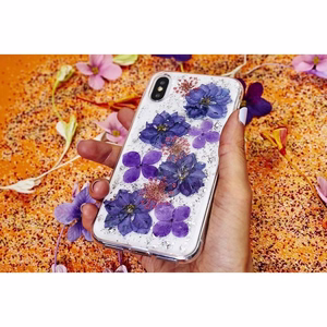 Puro Glam Hippie Chic vāciņš ierīcei iPhone XR, ar īstām zaļām ziedlapiņām