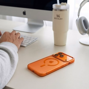 Tech-Protect Magmat MagSafe CC maciņš modelim iPhone 17 Pro / 18 Pro – oranžs un caurspīdīgs