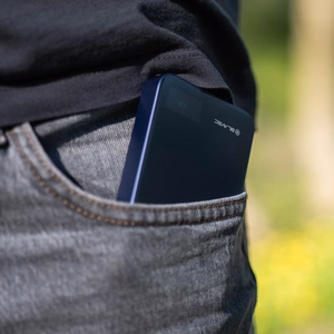 Blavec portatīvais lādētājs 10000mAh BJ-04 Slim 13,5mm - Type C - 22,5W magnētisks Magsafe 3 in 1 (PBBJ04-MC10N) tumši zils stikls