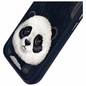 Nimmy Big Eyed Pet 2.0 Panda Viedtālruņa apvalks priekš iPhone 16 - melns