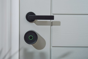 Yale Linus Smart Lock L2 Lite - smart door lock Black