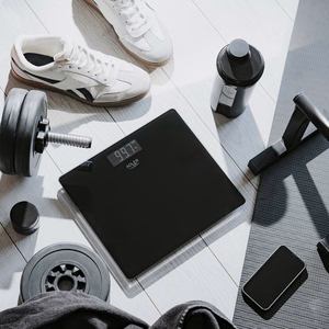 ADLER AD 8194b uzlādējami vannasistabas svari ar USB-C, melni