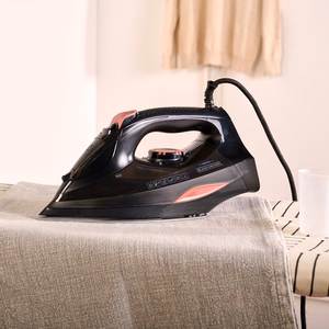 BLACK+DECKER BXIR3000E – tvaika gludeklis, 3000 W, melns (ES9180190B)