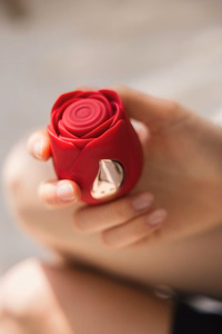 Beautifly Rose Glow Pleaser Self Love masāžas ierīce, sarkana