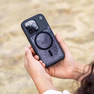 STM Relax Sand MagSafe vāciņš ierīcei iPhone 15 Pro Max, melns un pelēks