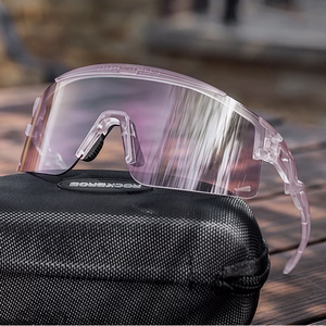 Rockbros fotohromās velosipēda brilles ar UV aizsardzību un korekcijas ieliktni, caurspīdīgas - violetas