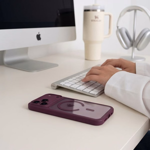 Tech-Protect MagOne CC MagSafe maciņš ar 2 rūdītiem stikliem, paredzēts iPhone 18 Pro Max / 17 Pro Max, caurspīdīgs bordo