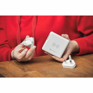 FORCELL F-ENERGY daudzfunkcionālais lādētājs 15W 4in1 ar USB/USB-C pieslēgvietu, portatīvo lādētāju 8000mAh un bezvadu uzlādi