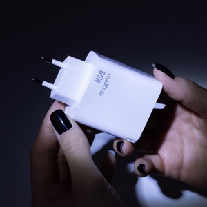 Maxlife MXTC-09-65ACC GaN PD QC lādētājs 2x USB-C 1x USB 65W balts