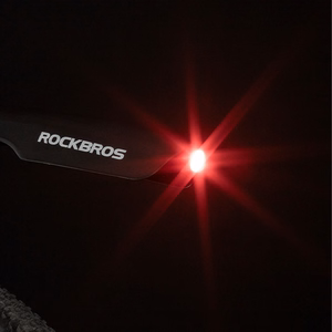Rockbros DNB8001 dubļusargs ar sarkanu LED gaismu - melns
