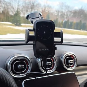 Blavec Car turētājs BHC-03 15W with induction charging to windshield (BHC03-WIB) melns