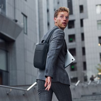 Wozinsky Premium vienpleca pilsētas mugursoma ar pretzagļu aizsardzību, organizatoru un USB - melna