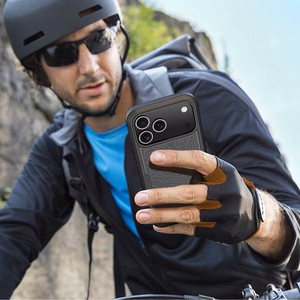 Korpuss Dux Ducis Apple iPhone 17 Pro melns (Trīsstūra raksts)