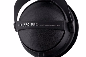 Beyerdynamic DT 770 PRO Black Limited Edition – studijas austiņas, slēgta tipa, 80 Ω, melnas (43000220)