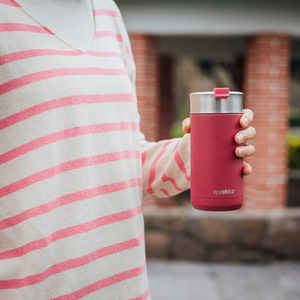 Quokka Boost Coffee Tumbler nerūsējošā tērauda termokrūze ar sietiņu, 400 ml, Maroon