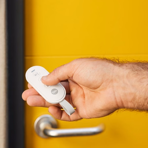 Yale viedās signalizācijas sākuma komplekts 6 elementi - Vadības bloks, Sirēna, Tastatūra, Tālvadības pults, Kustības sensors, Loga/durvju sensors