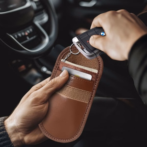 Tech-Protect KLR100 automašīnas atslēgu apvalks ar RFID aizsardzību - brūns