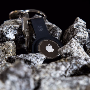Crong silikona aizsargvāciņš ar atslēgu gredzenu Apple AirTag 1 / 2, violets