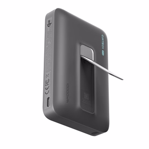 Cuktech WPB100 ārējais akumulators 10 000 mAh, Qi2, 30 W, ar magnētisku stiprinājumu un statīvu – melns