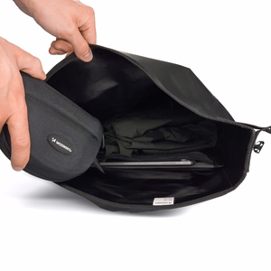 Ūdensnecaurlaidīga velosipēda bagāžnieka soma Wozinsky WBB24BK, 25 l, melna