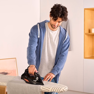 BLACK+DECKER BXIR3000E – tvaika gludeklis, 3000 W, melns (ES9180190B)