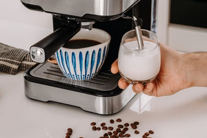 Pusautomātiskais kafijas automāts TEESA AROMA 450
