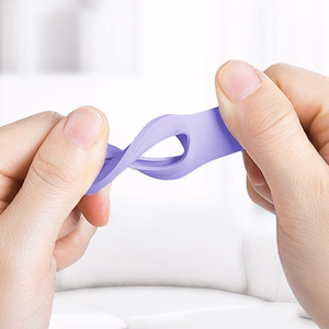 Crong silikona aizsargvāciņš ar atslēgu gredzenu Apple AirTag 1 / 2, violets