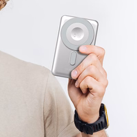 Dudao K29 10000mAh PD 20W Magnētiskā portatīvais lādētājs ar metāla apvalku, statīvu un iebūvētiem USB-C/Lightning kabeļiem - pelēka