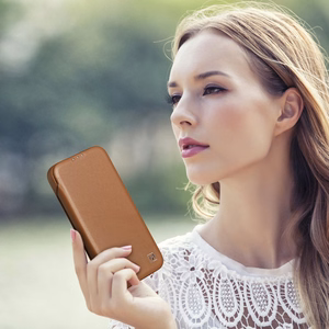 iCarer CE Premium ādas folio vāciņš iPhone 14 Pro ar MagSafe magnētisku flip vāciņu - sarkanā krāsā