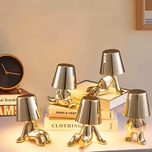 Nakts lampa Golden Man dizains G