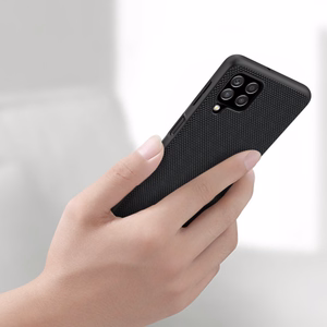 Nillkin Textured Case izturīgs pastiprināts viedtālruņa apvalks ar gēla rāmi un neilona aizmuguri Samsung Galaxy A22 4G melns