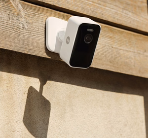Yale SV-OC-1A-W Cube iekštelpu un āra sienas IP drošības kamera, 1080 × 1920