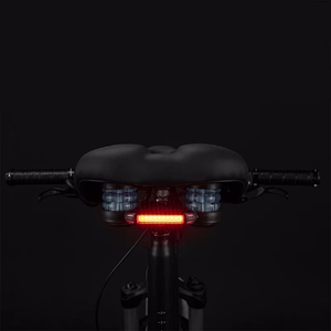 Rockbros 38218916002 MTB velosipēda sēdeklis ar lukturi – melns