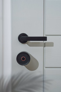 Yale Linus Smart Lock L2 Lite - smart door lock Black