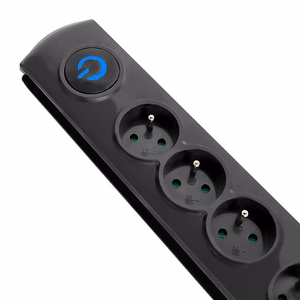 Qoltec 50104 pārsprieguma aizsargs, 4 maiņstrāvas kontaktligzdas, 230 V, 1.5 m, melns