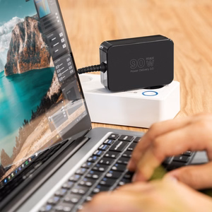 Kruger&Matz universāls klēpjdatoru lādētājs, 90 W, melns