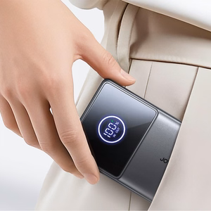 Joyroom JR-PR1 10000mAh 22.5W portatīvais lādētājs ar iebūvētu izvelkamu USB-C kabeli - melna