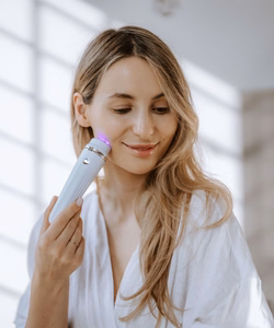Beautifly Glossy Acne Young LED ādas kopšanas ierīce